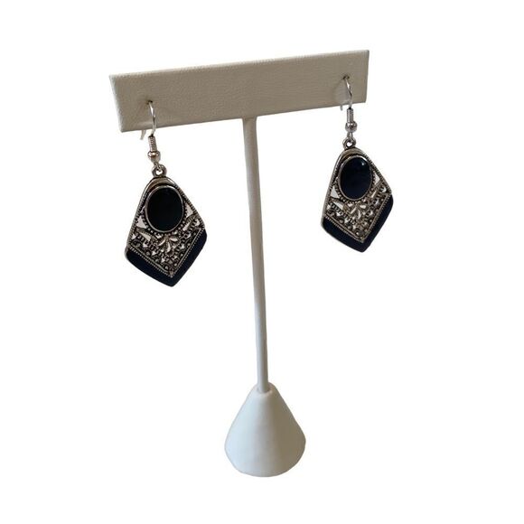 Vintage Black Stone Filigree Silver Toned Drop Earrings. - Picture 2 of 5